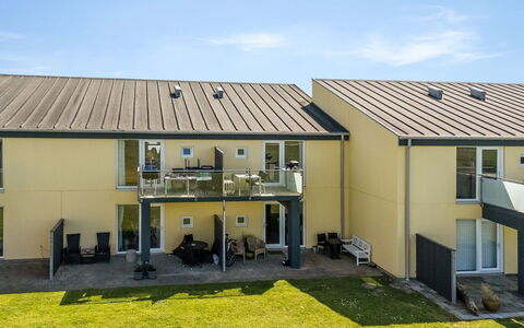 Brod - 150M from the Sea: Piscine, Mobilier De Jardin, Meubles, Recours, Dalle, Eco Hôtel, Ombre, Chaise, Loisir, Biens
