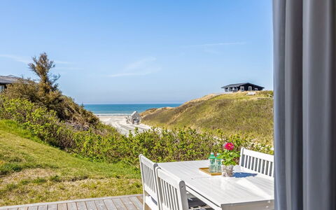 Doritea - 50M from the Sea: Chalet, Domicile, Maison, Toit, Porche, Biens, Siding, Batiments Jardin, Ferme, Cour