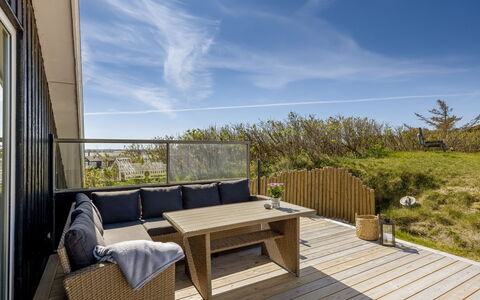 Doritea - 50M from the Sea: Chalet, Domicile, Maison, Toit, Porche, Biens, Siding, Batiments Jardin, Ferme, Cour