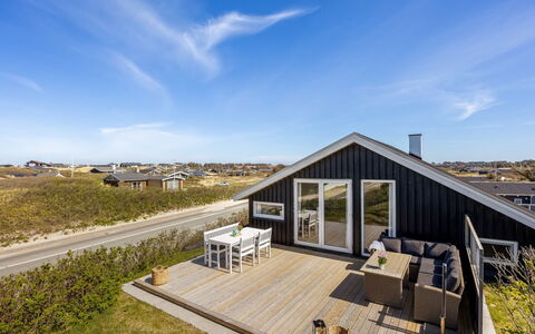 Doritea - 50M from the Sea: Chalet, Domicile, Maison, Toit, Porche, Biens, Siding, Batiments Jardin, Ferme, Cour