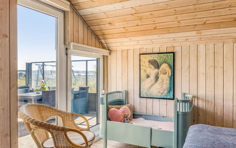 Doritea - 50M from the Sea: Bois, Sol, Design Intérieur, Meubles, Sol, Chambre, Domicile, Plafond, Lit, Linge