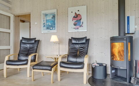 Joella - 200M from the Sea: Meubles, Sol, Bois, Design Intérieur, Sol, Pièce, Chaise, Salon, Tache De Bois, Parquet
