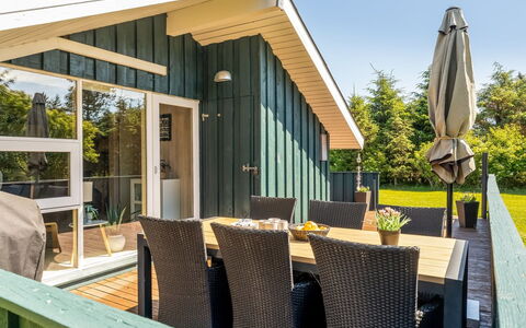 Seda - 600M from the Sea: Bois, Toit, Chalet, Cabane En Rondins, Biens, Faisceau, Lumber, Porche, Conception, Dur