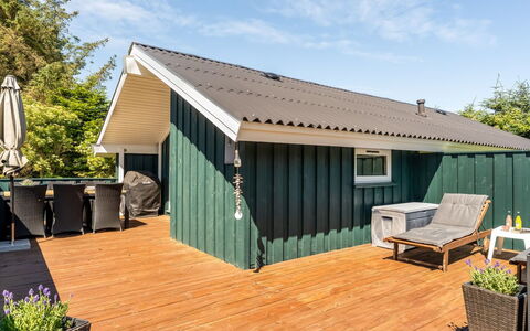 Seda - 600M from the Sea: Bois, Toit, Chalet, Cabane En Rondins, Biens, Faisceau, Lumber, Porche, Conception, Dur