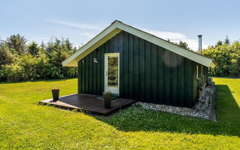 Seda - 600M from the Sea: Maison, Chalet, Toit, Batiments Jardin, Ombre, Cabanon, Arrière-Cour, Mobilier De Jardin, Cour, Pelouse