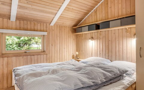Seda - 600M from the Sea: Bois, Chambre, Lit, Plafond, Design Intérieur, Sol, Literie, Drap De Lit, Meubles, Pièce