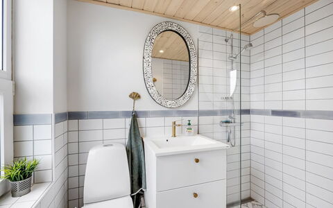 Cvetan - 200M from the Sea: Chalet, Jardin, Siding, Batiments Jardin, Ombre, Cour, Arrière-Cour, Pelouse, Ferme, Aménagement Paysager