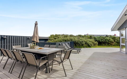 Cvetan - 200M from the Sea: Chalet, Jardin, Siding, Batiments Jardin, Ombre, Cour, Arrière-Cour, Pelouse, Ferme, Aménagement Paysager