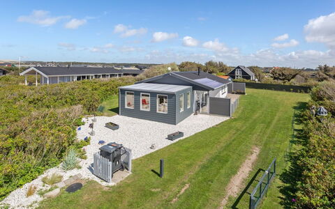 Haklang - 200M from the Sea: Bois, Maison, Chalet, Domicile, Toit, Zone Rurale, Siding, Cabane En Rondins, Batiments Jardin, Dur