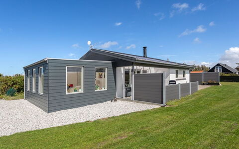 Haklang - 200M from the Sea: Bois, Maison, Chalet, Domicile, Toit, Zone Rurale, Siding, Cabane En Rondins, Batiments Jardin, Dur