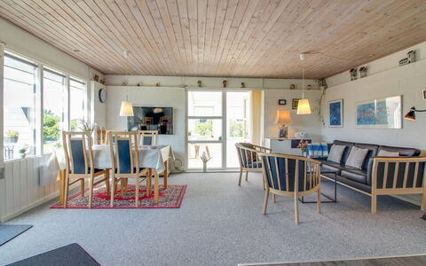Haklang - 200M from the Sea: Bois, Maison, Chalet, Domicile, Toit, Zone Rurale, Siding, Cabane En Rondins, Batiments Jardin, Dur