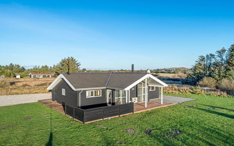 Oskarvine - 900M from the Sea: Toit, Maison, Domicile, Chalet, Siding, Biens, Allée, Batiments Jardin, Cour, Cabanon