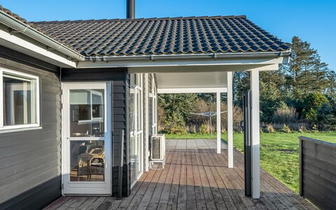 Oskarvine - 900M from the Sea: Toit, Maison, Domicile, Chalet, Siding, Biens, Allée, Batiments Jardin, Cour, Cabanon