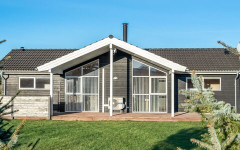 Oskarvine - 900M from the Sea: Toit, Maison, Domicile, Chalet, Siding, Biens, Allée, Batiments Jardin, Cour, Cabanon
