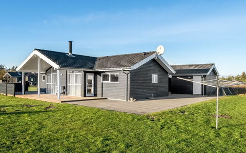 Oskarvine - 900M from the Sea: Toit, Maison, Domicile, Chalet, Siding, Biens, Allée, Batiments Jardin, Cour, Cabanon