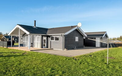 Oskarvine - 900M from the Sea