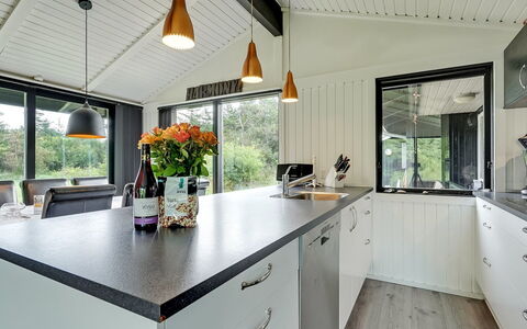 Avia - 500M from the Sea: Cuisine, Comptoir, Design Intérieur, Plafond, Appareil De Cuisine, Luminaire, Cabinetry, Luminaire Plomberie, Evier, Électroménager