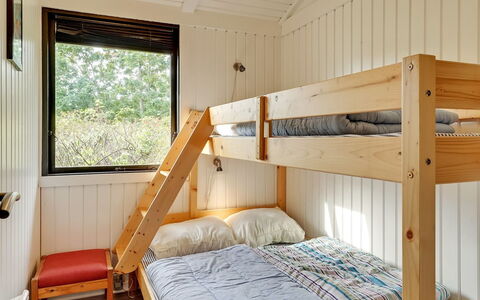 Avia - 500M from the Sea: Chambre, Lit, Bois, Lit Superposé, Literie, Drap De Lit, Cadre De Lit, Sol, Design Intérieur, Domicile