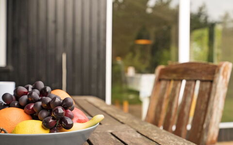 Avia - 500M from the Sea: Vaisselle, Aliments, Serveware, Fruit, Ingrédient, Meubles, Produire, Dur, Pot De Fleur, Vaisselle