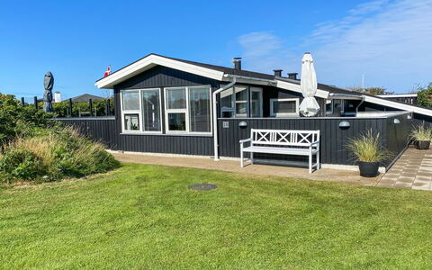 Laurits - 300M from the Sea: Piscine, Mobilier De Jardin, Meubles, Recours, Dalle, Eco Hôtel, Ombre, Chaise, Loisir, Biens