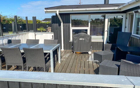 Laurits - 300M from the Sea: Piscine, Mobilier De Jardin, Meubles, Recours, Dalle, Eco Hôtel, Ombre, Chaise, Loisir, Biens