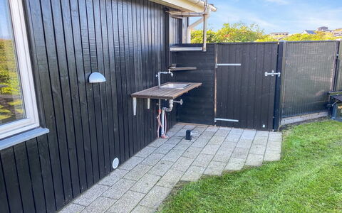 Laurits - 300M from the Sea: Piscine, Mobilier De Jardin, Meubles, Recours, Dalle, Eco Hôtel, Ombre, Chaise, Loisir, Biens