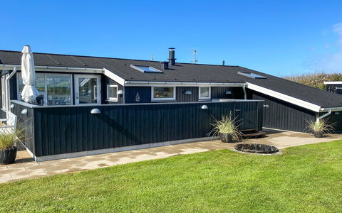 Laurits - 300M from the Sea: Piscine, Mobilier De Jardin, Meubles, Recours, Dalle, Eco Hôtel, Ombre, Chaise, Loisir, Biens