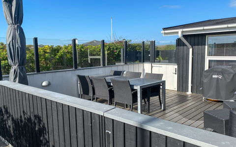 Laurits - 300M from the Sea: Piscine, Mobilier De Jardin, Meubles, Recours, Dalle, Eco Hôtel, Ombre, Chaise, Loisir, Biens