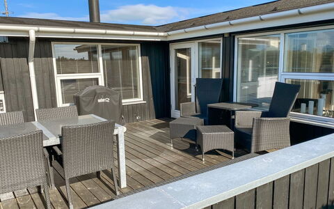 Laurits - 300M from the Sea: Piscine, Mobilier De Jardin, Meubles, Recours, Dalle, Eco Hôtel, Ombre, Chaise, Loisir, Biens