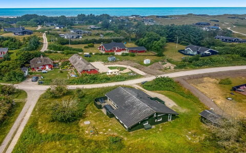 Aponi - 400M from the Sea: Paysage, Maison, Toit, Lot Terre, Zone Rurale, Chalet, Village, Vue Du Ciel, Biens, Photographie Aérienne