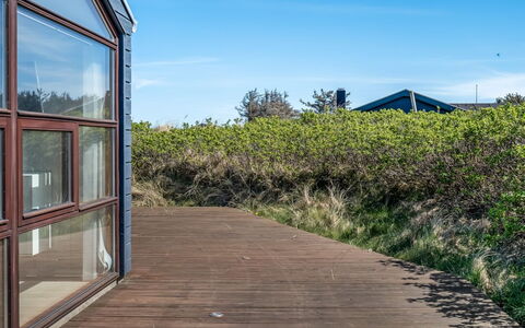 Erko - 150M from the Sea: Toit, Maison, Domicile, Chalet, Siding, Biens, Allée, Batiments Jardin, Cour, Cabanon