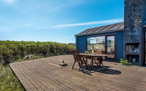 Erko - 150M from the Sea: Toit, Maison, Domicile, Chalet, Siding, Biens, Allée, Batiments Jardin, Cour, Cabanon