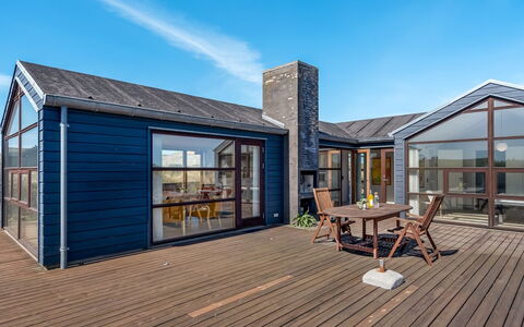 Erko - 150M from the Sea: Toit, Maison, Domicile, Chalet, Siding, Biens, Allée, Batiments Jardin, Cour, Cabanon