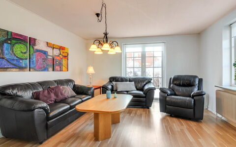 Fraþulf - 6Km from the Sea: Meubles, Design Intérieur, Canapé, Sol, Sol, Bois, Parquet, Salon, Pièce, Plafond