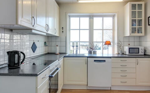 Fraþulf - 6Km from the Sea: Cuisine, Comptoir, Appareil De Cuisine, Sol, Cabinetry, Evier, Design Intérieur, Principaux Appliance, Sol, Évier