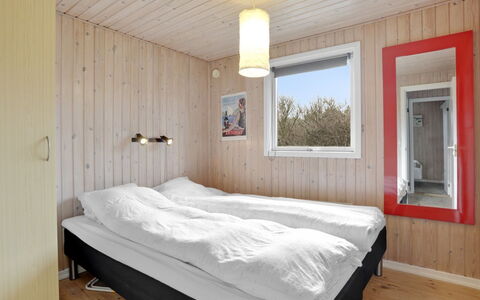 Sande - 450M from the Sea: Maison, Domicile, Porte, Toit, Chalet, Biens, Jardin, Ombre, Siding, Cour
