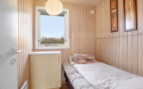 Sande - 450M from the Sea: Maison, Domicile, Porte, Toit, Chalet, Biens, Jardin, Ombre, Siding, Cour