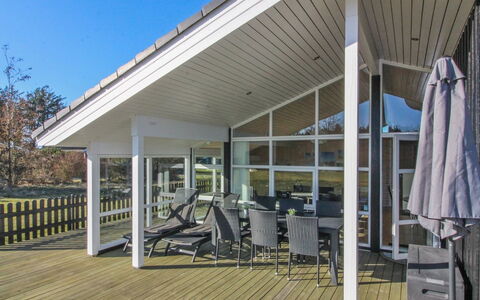 Nynke - 600M from the Sea: Toit, Maison, Lot Terre, Domicile, Chalet, Biens, Batiments Jardin, Ombre, Cabane En Rondins, Aménagement Paysager