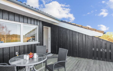 Nynke - 600M from the Sea: Toit, Maison, Lot Terre, Domicile, Chalet, Biens, Batiments Jardin, Ombre, Cabane En Rondins, Aménagement Paysager