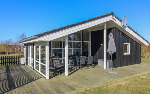 Nynke - 600M from the Sea: Toit, Maison, Lot Terre, Domicile, Chalet, Biens, Batiments Jardin, Ombre, Cabane En Rondins, Aménagement Paysager