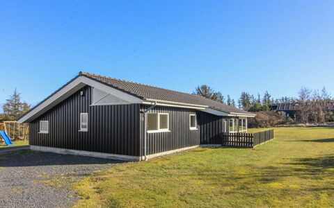 Nynke - 600M from the Sea: Toit, Maison, Lot Terre, Domicile, Chalet, Biens, Batiments Jardin, Ombre, Cabane En Rondins, Aménagement Paysager