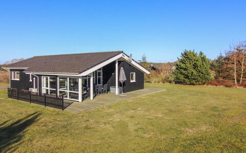 Nynke - 600M from the Sea: Toit, Maison, Lot Terre, Domicile, Chalet, Biens, Batiments Jardin, Ombre, Cabane En Rondins, Aménagement Paysager