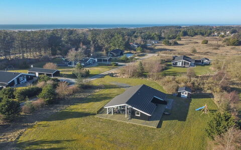 Nynke - 600M from the Sea: Toit, Maison, Lot Terre, Domicile, Chalet, Biens, Batiments Jardin, Ombre, Cabane En Rondins, Aménagement Paysager