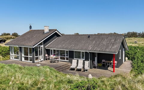 Lauri - 350M from the Sea: Toit, Maison, Zone Résidentielle, Domicile, Biens, Chalet, Conception