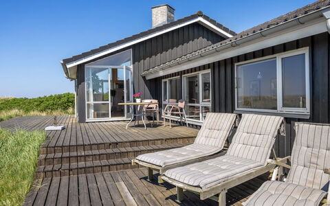 Lauri - 350M from the Sea: Toit, Maison, Zone Résidentielle, Domicile, Biens, Chalet, Conception