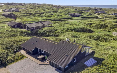 Lauri - 350M from the Sea: Toit, Maison, Zone Résidentielle, Domicile, Biens, Chalet, Conception