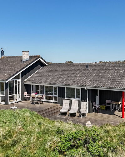 Lauri - 350M from the Sea