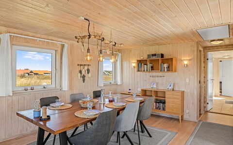 Loryleimis - 300M from the Sea: Bois, Sol, Sol, Plafond, Dur, Parquet, Tache De Bois, Planche, Luminaire, Salle À Manger