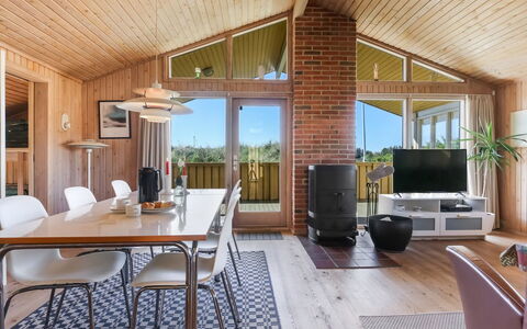Estefania - 450M from the Sea: Meubles, Table, Mobilier De Jardin, Tableau De Plein Air, Chaise, Tache De Bois, Ombre, Arrière-Cour, Chalet, Table Cuisine Et Salle A Manger