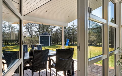 Troels - 750M from the Sea: Piscine, Mobilier De Jardin, Meubles, Recours, Dalle, Eco Hôtel, Ombre, Chaise, Loisir, Biens